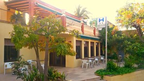 المنشأة من الخارج