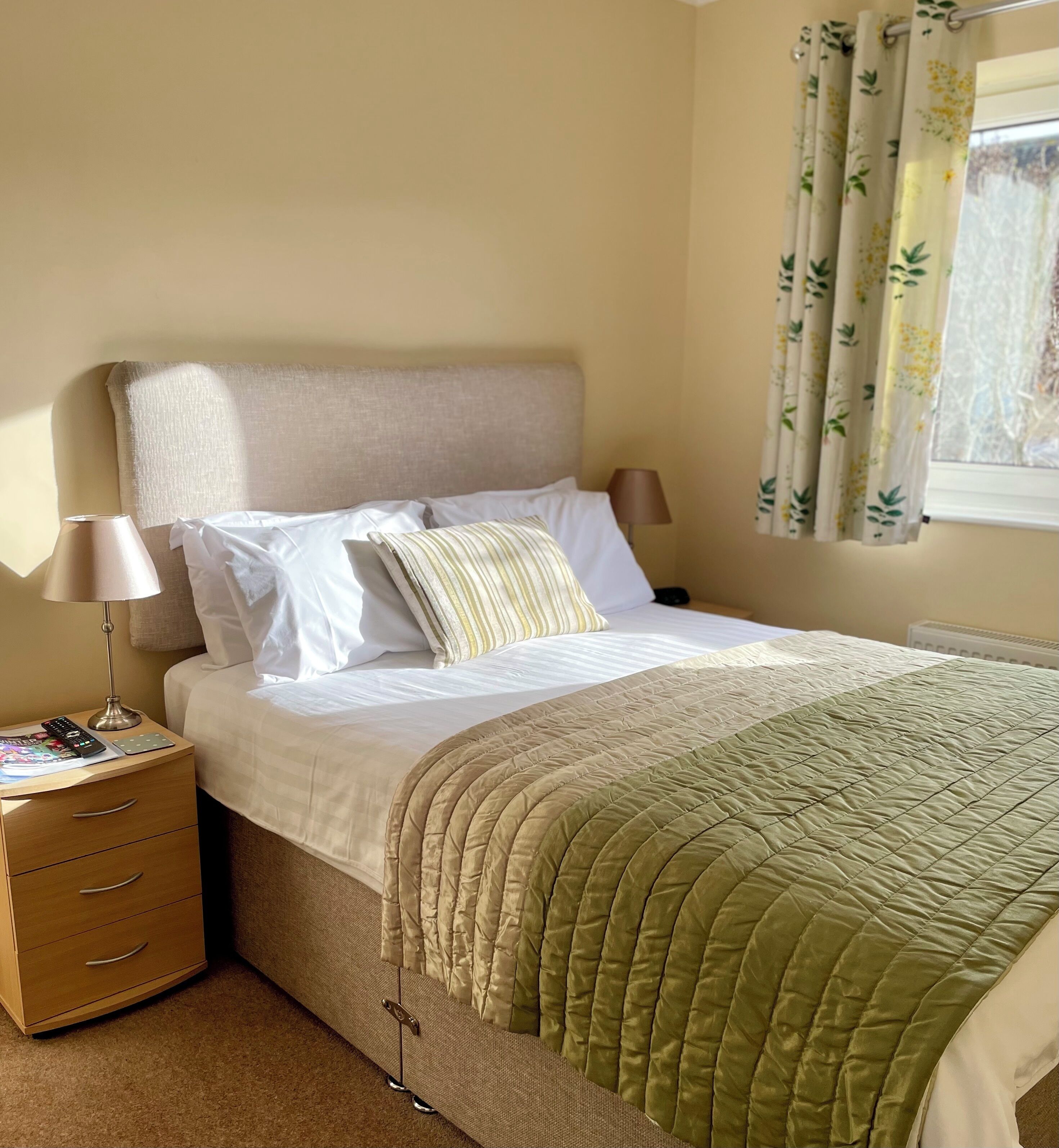 Quarto casal, suíte | Roupas de cama antialérgicas, escrivaninha, cortinas blackout