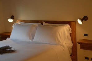 Premium bedding, down duvets, pillow-top beds, minibar - Fattoria Lucciano (Civita Castellana)