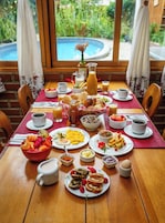 Desayuno típico de la región gratuito y diario