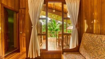 บังกะโลสำหรับครอบครัว (4 pax) | ลานระเบียง/นอกชาน
