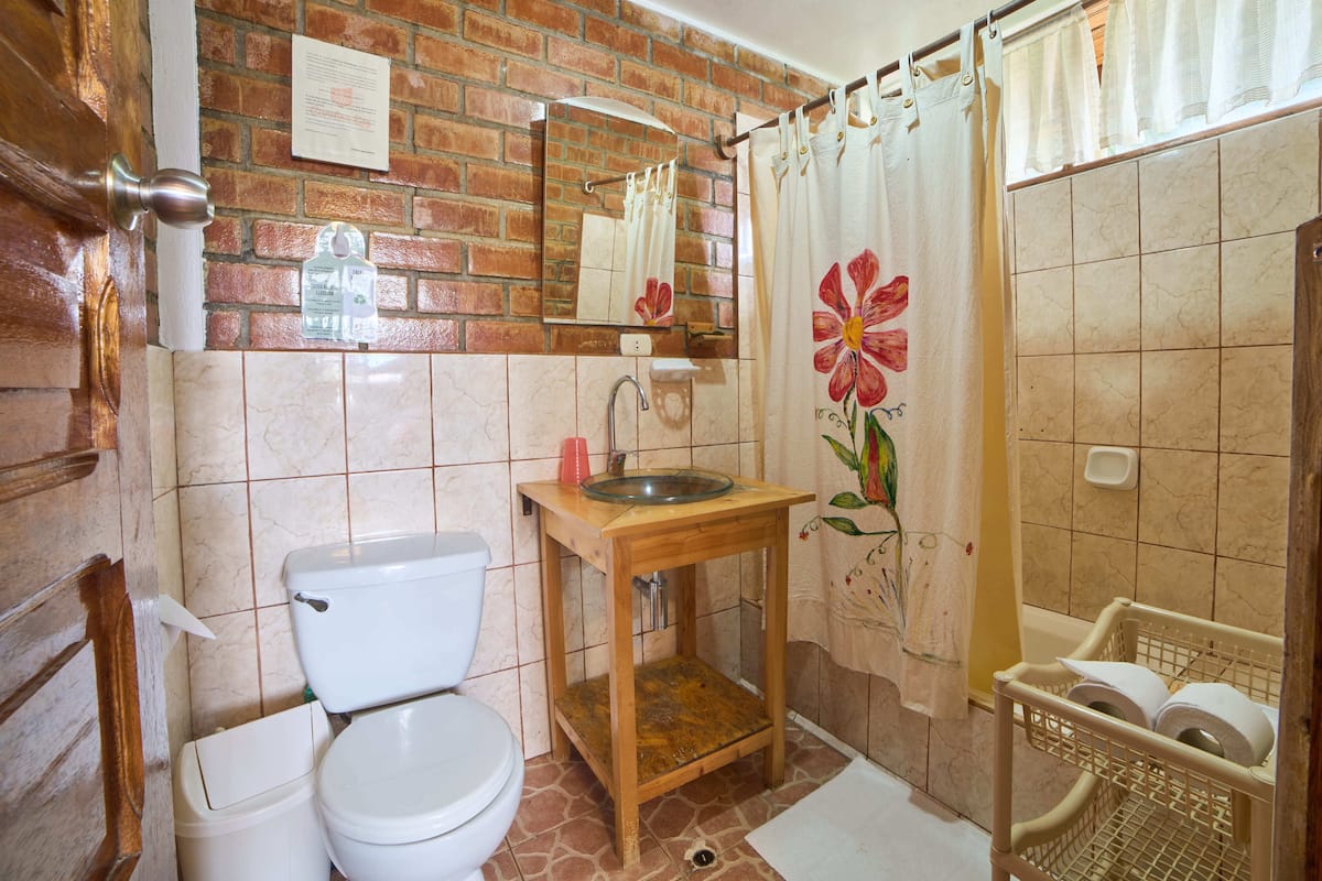 family bungalow (14 pax) | bathroom | shower, free toiletries, towels