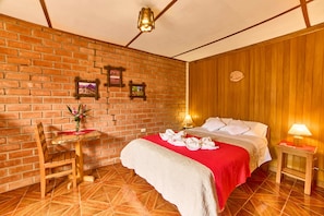 Quarto casal standard | Wi-Fi de cortesia, roupa de cama