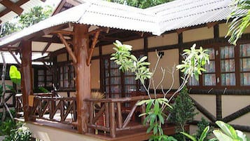 Two Bedrooms Bungalow | Balcony