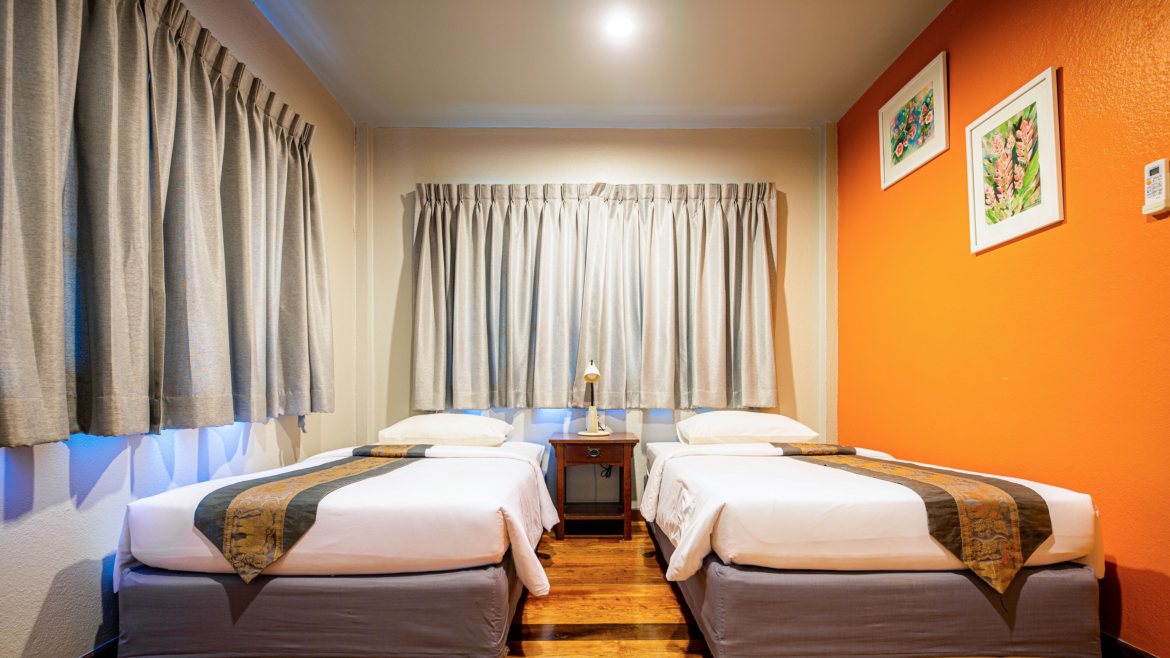 basic double or twin room | minibar, in-room safe, desk, free wifi