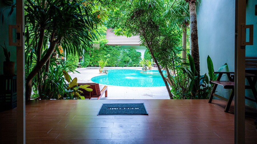 Baan Klang Aow Beach Resort