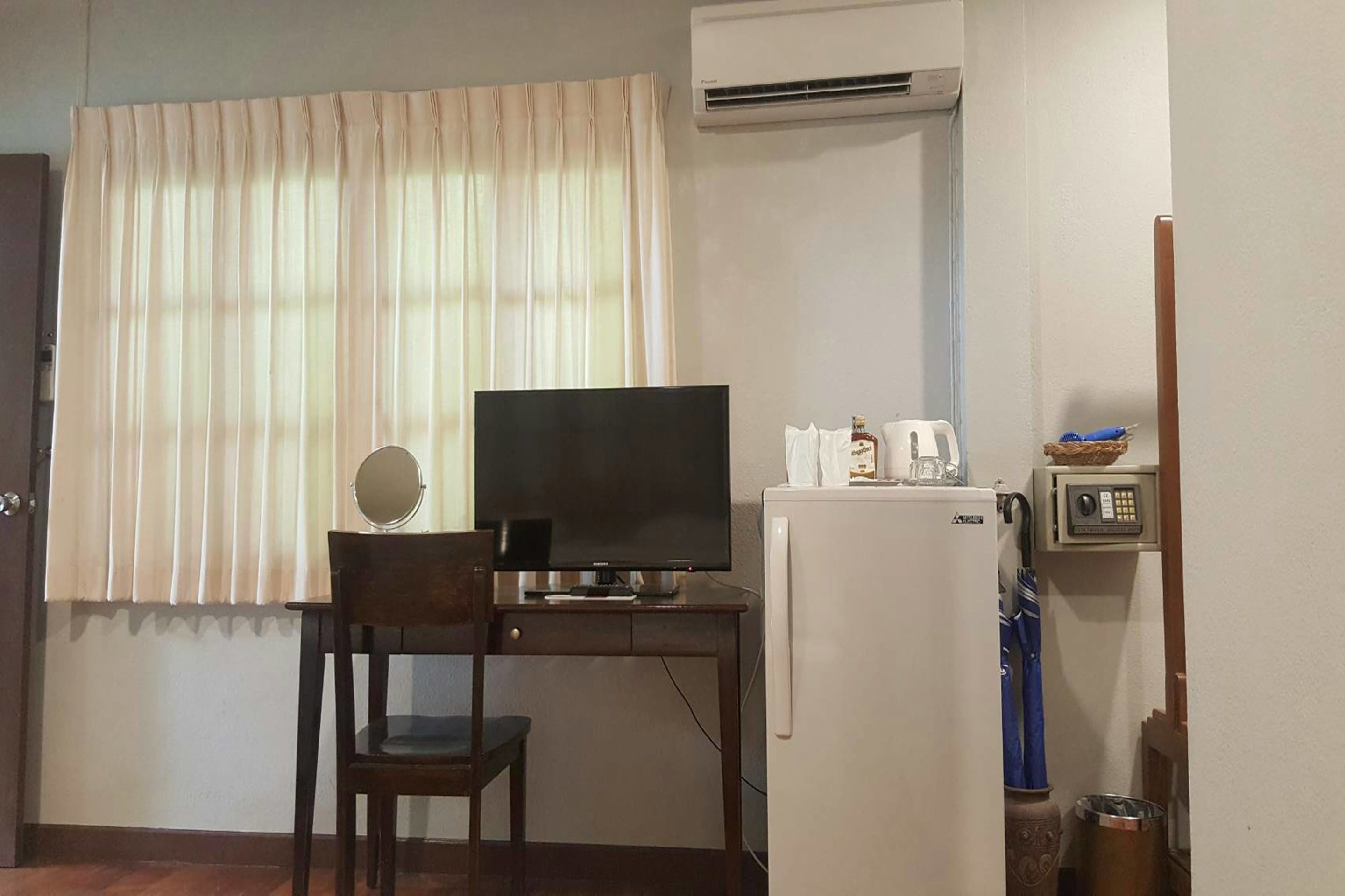 basic double or twin room | room amenity