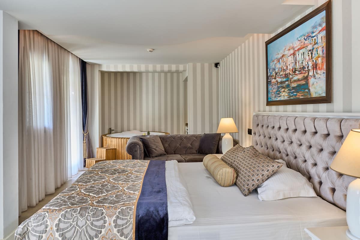 presidential suite | 1 bedroom, minibar, in-room safe, desk