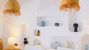 Camera Junior | Minibar, una cassaforte in camera, una scrivania, tende oscuranti