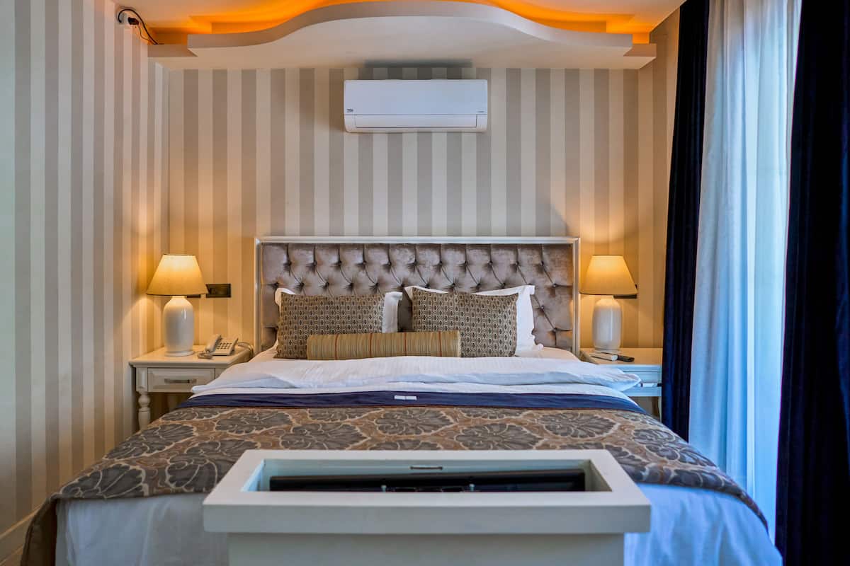 Premium Suite, 1 Bedroom | 1 bedroom, minibar, in-room safe, desk