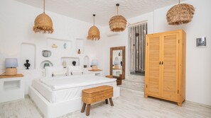 Junior Room | Minibar, in-room safe, desk, blackout curtains - Salonika Suites (Fethiye)