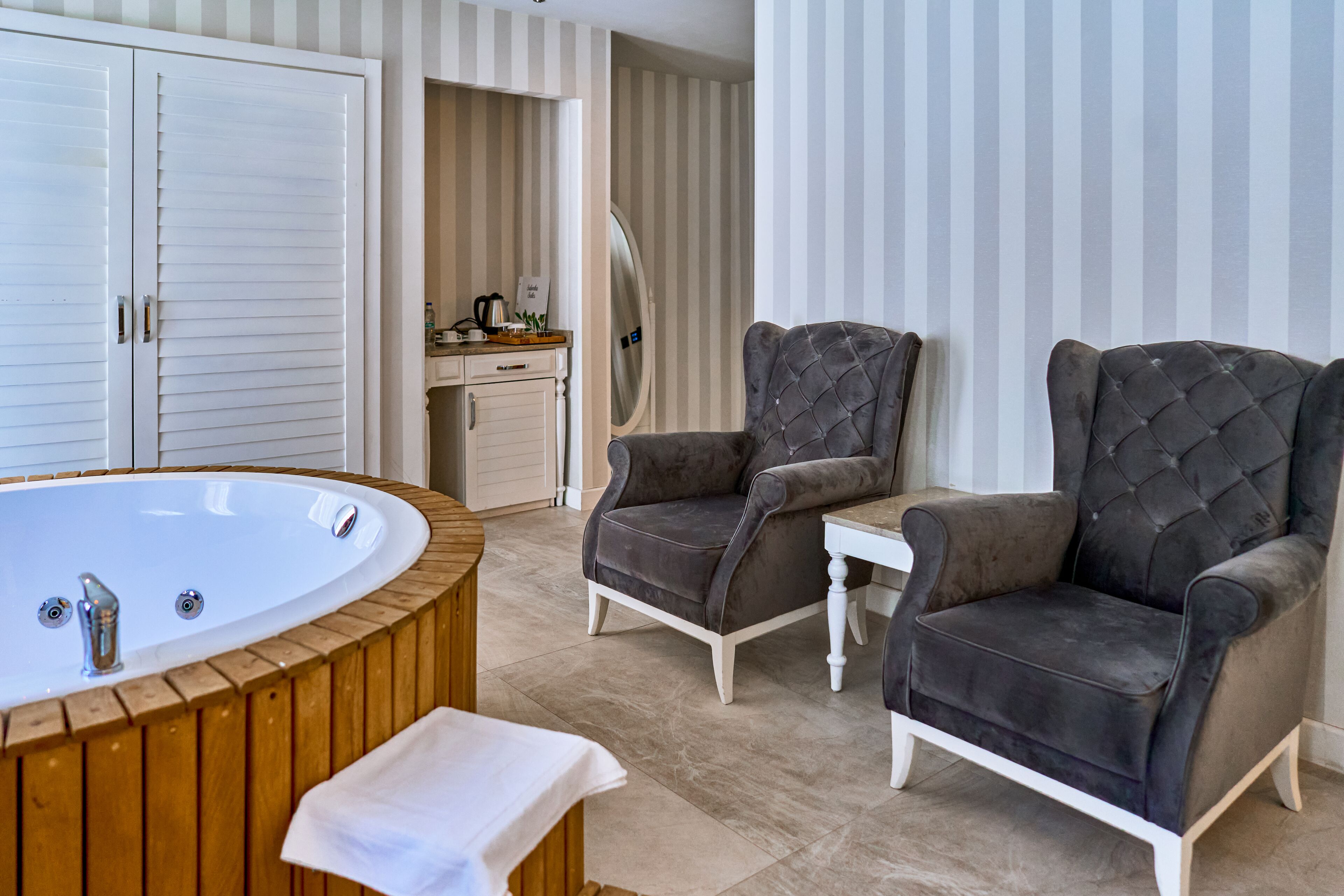 premium suite, 1 bedroom | 1 bedroom, minibar, in-room safe, desk