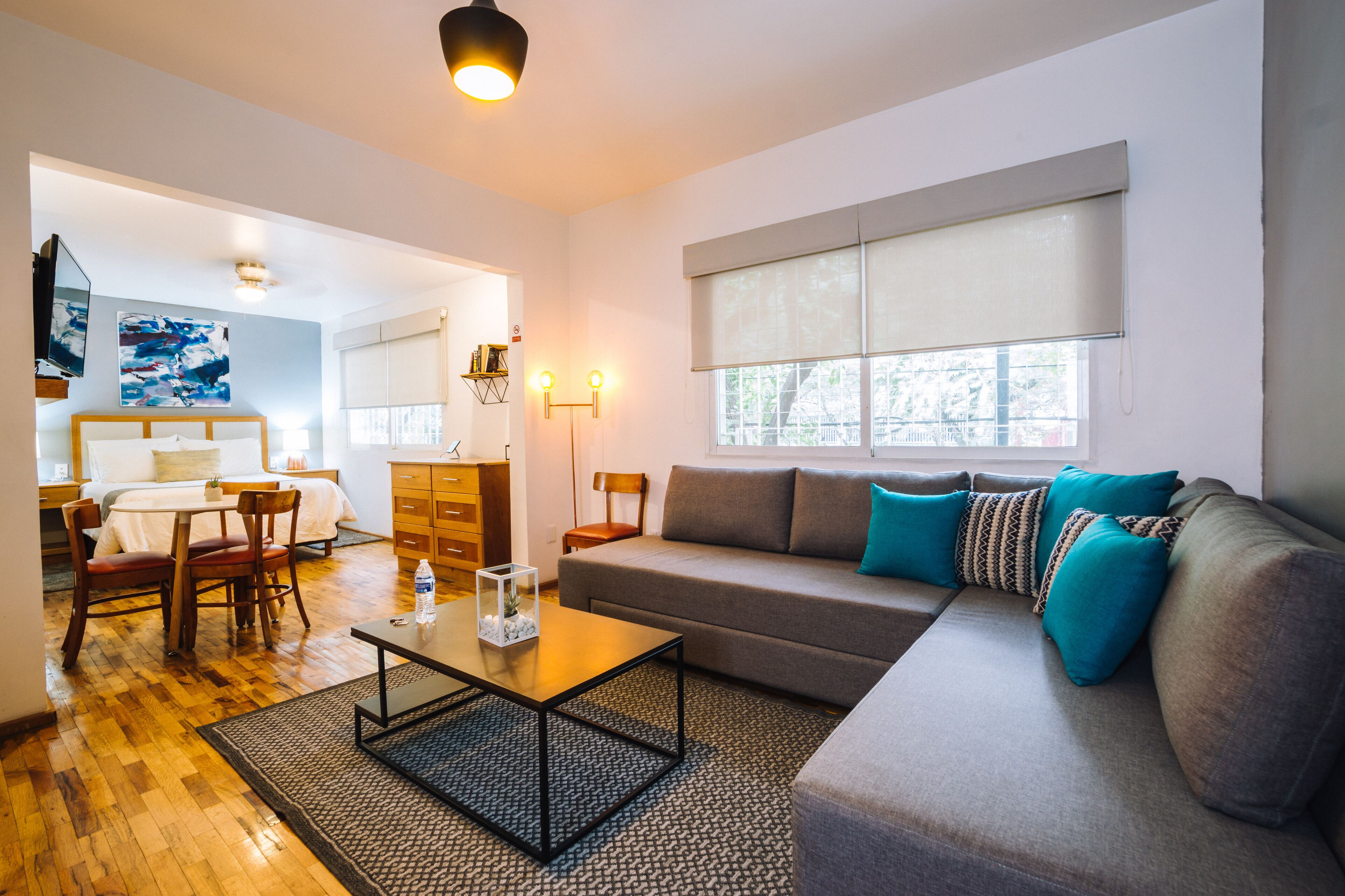 Ropa de cama de alta calidad, camas con pillow-top y minibar 