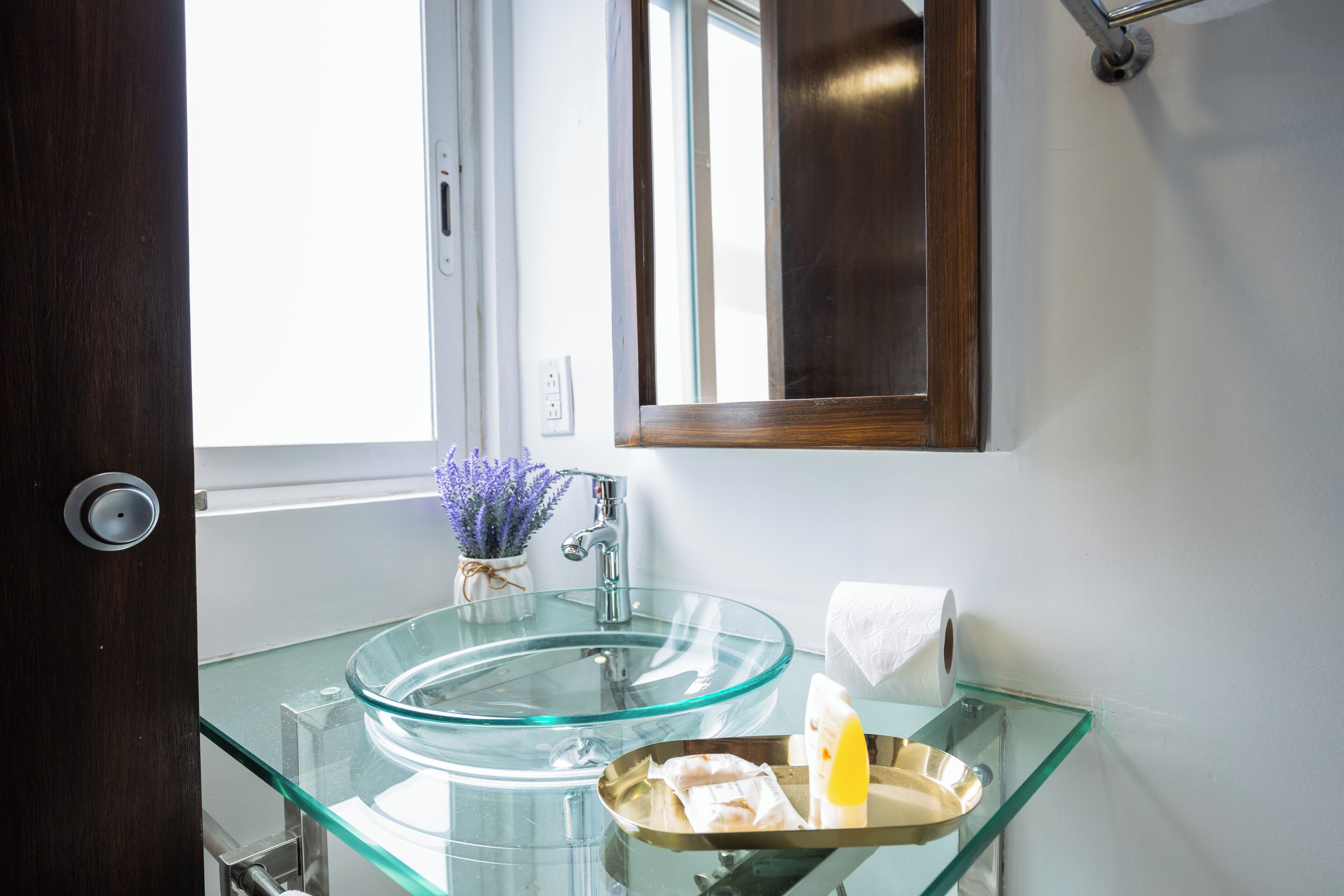 suite | bathroom | shower, free toiletries, heated floors, towels