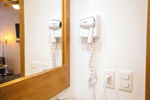 Superior-Apartment, Blick auf den Innenhof | Badezimmer