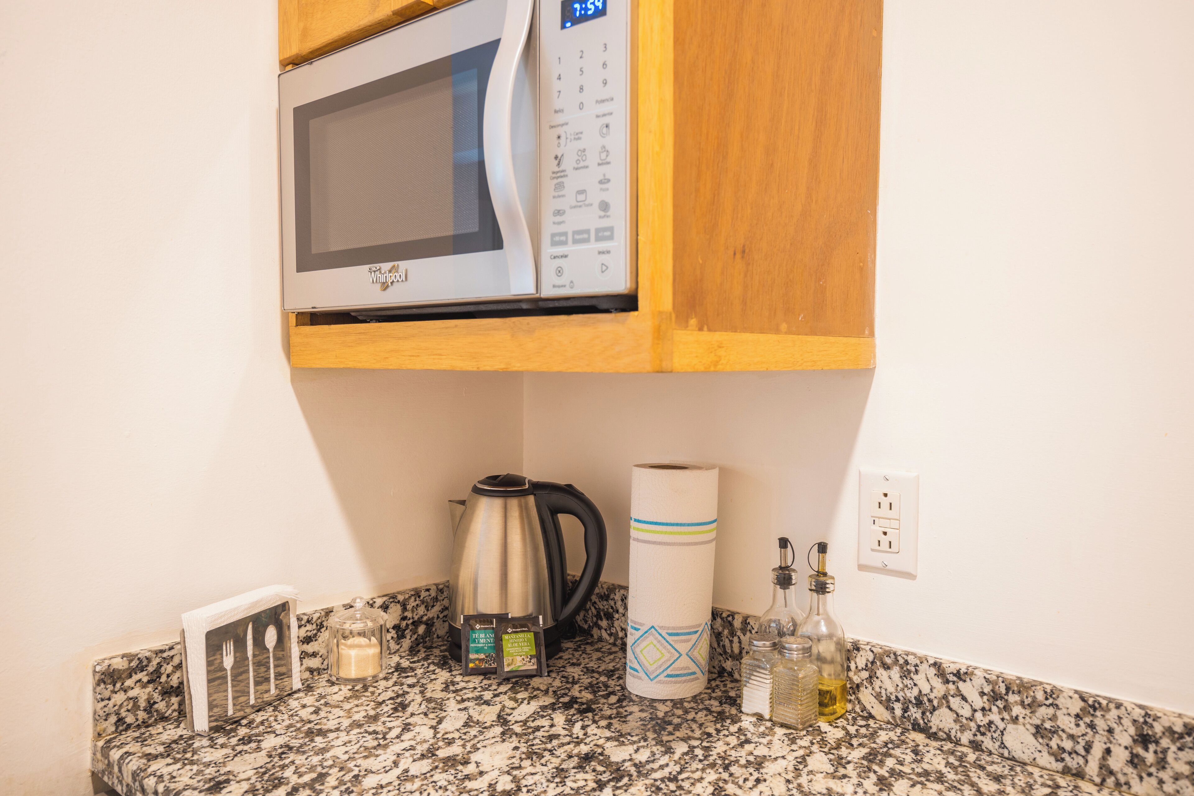 superior apartment, courtyard view | microwave