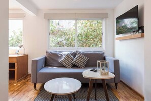 Superior Apartment, 1 Queen Bed with Sofa bed | Living area | Flat-screen TV - The Gallery by MyPlace (Mexico City)