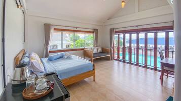 Escritorio, cortinas blackout, wifi gratis y ropa de cama