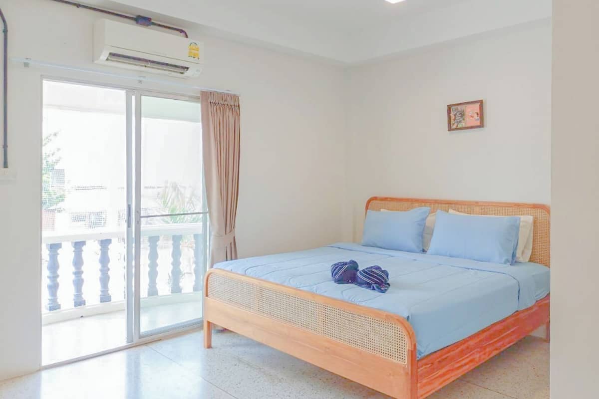 Deluxe Room, Balcony | Meja, langsir/tirai gelap terus, Wi-fi percuma, cadar katil