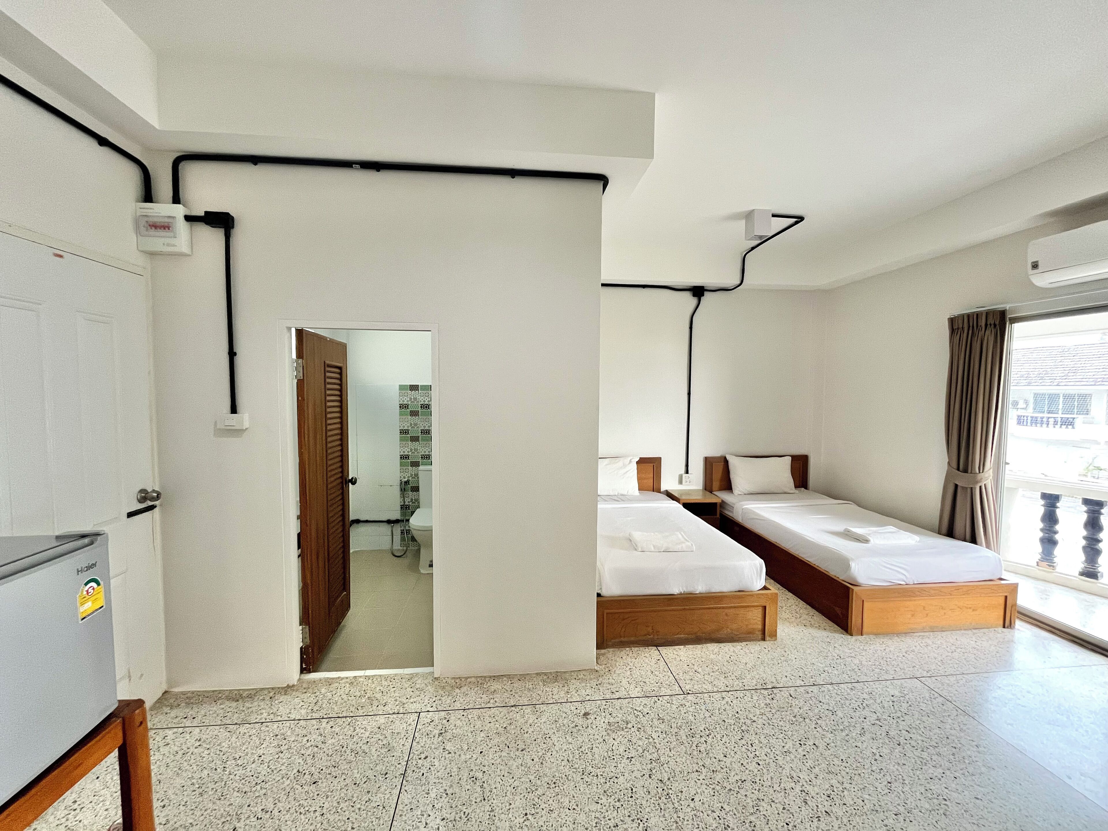 Habitación superior, balcón | Escritorio, cortinas blackout, wifi gratis y ropa de cama 