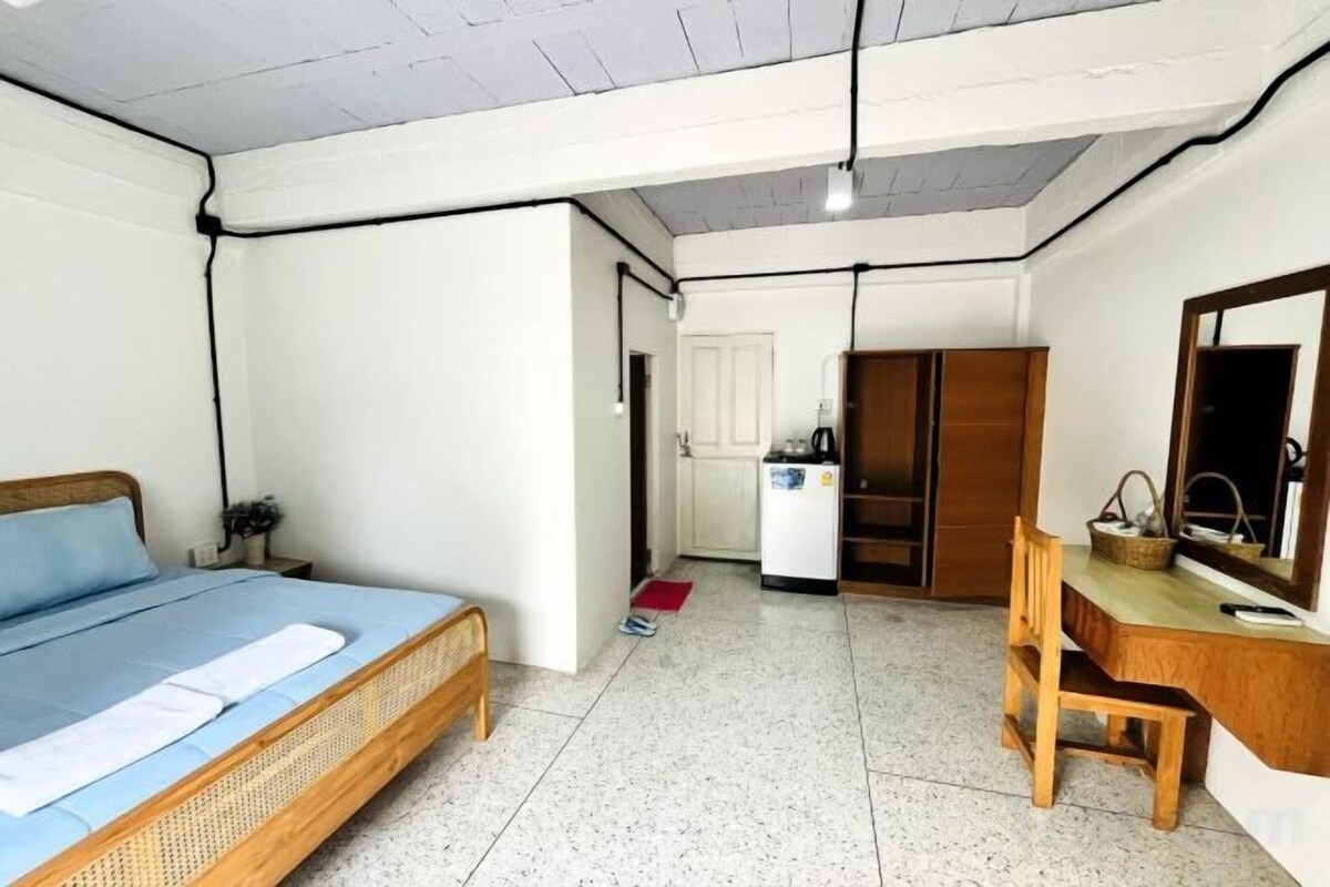 Desk, blackout curtains, free WiFi, bed sheets