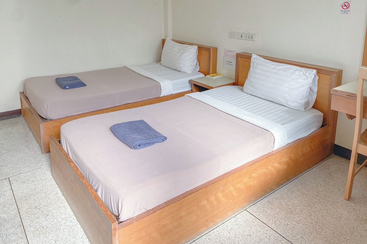 Superior Room, 2 Katil Bujang (Single) | Meja, langsir/tirai gelap terus, Wi-fi percuma, cadar katil