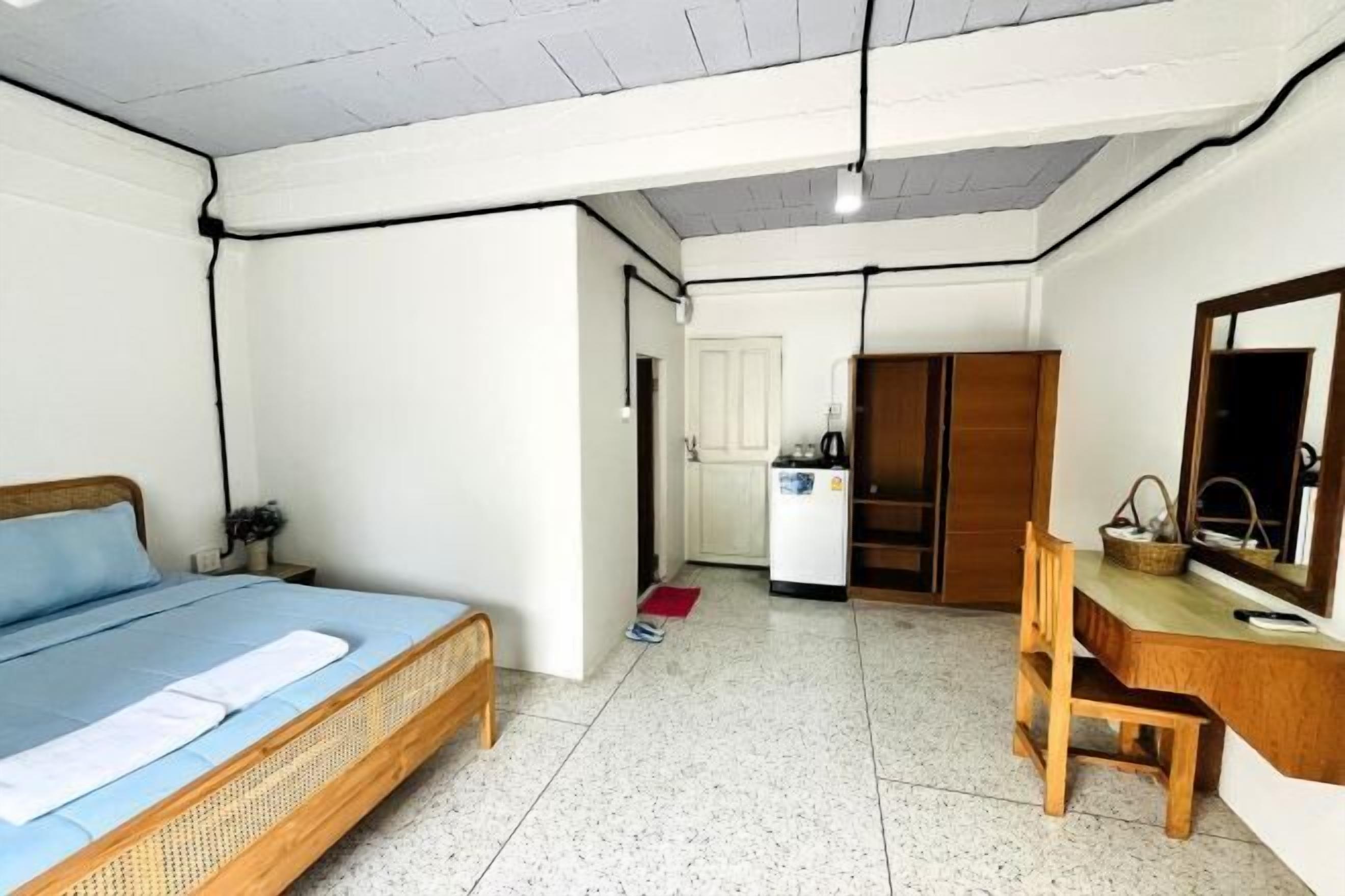 Desk, blackout curtains, free WiFi, bed sheets