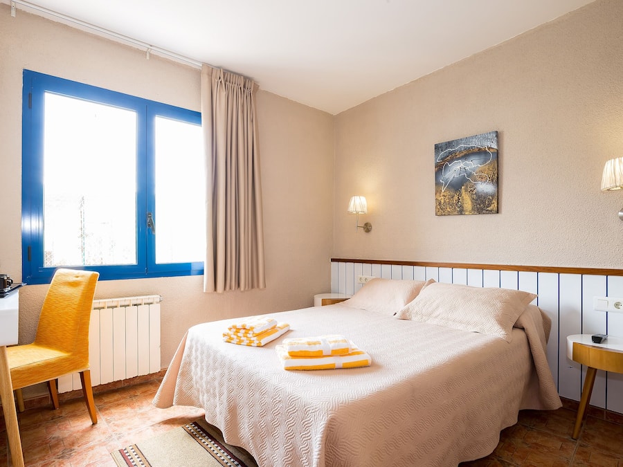 Free cribs/infant beds, free WiFi, bed sheets