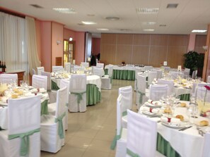 Breakfast, lunch and dinner served - Hotel Restaurante la Imperial (Pedrola)