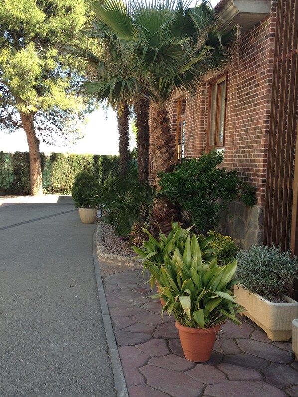 Property entrance - Hotel Restaurante la Imperial (Pedrola)