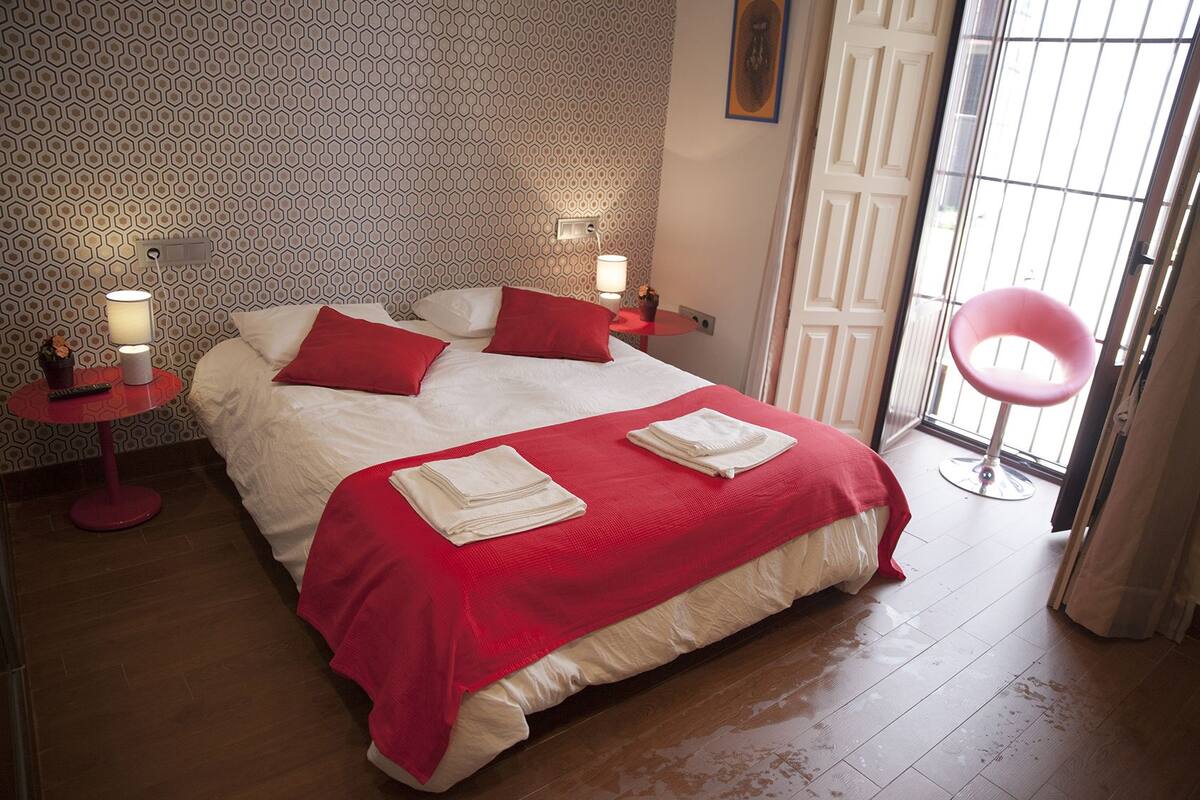 Habitación doble, balcón | 1 dormitorio y ropa de cama de alta calidad