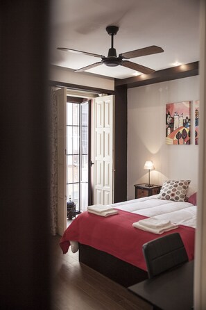 Double Room, Private Bathroom (External) | 1 bedroom, premium bedding, iron/ironing board, free WiFi - Villa Laura (Seville)