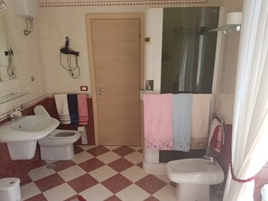 Superior appartement, 2 slaapkamers | Een bureau, gratis wifi