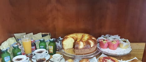 Desayuno de cocina local incluido todos los días