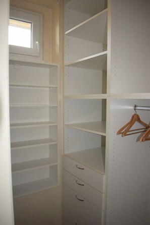Family Apartment, 2 Bedrooms, Garden View | Room amenity