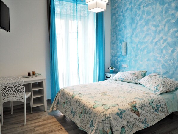 Individually decorated, blackout curtains, free WiFi, bed sheets - La Siezzzta (Jerez de la Frontera)