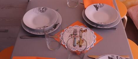 Apartment, 2 Bedrooms | In-room dining