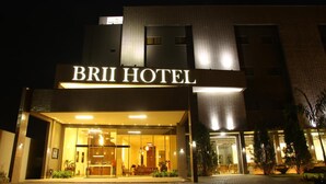 The exterior of the BRI HOTEL with a well-lit entrance and a modern architectural design. - Brii hotel (Araguaina)
