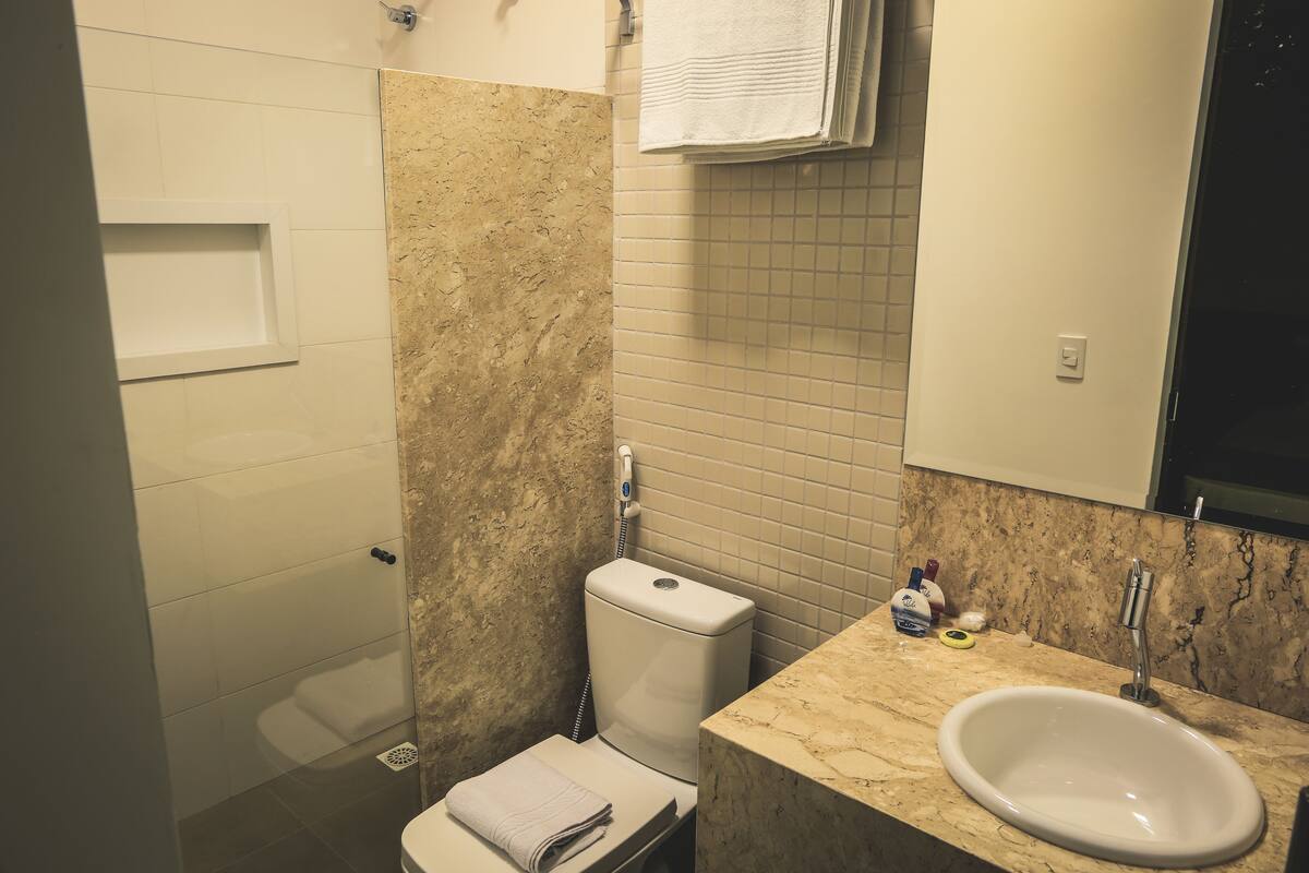 shower, free toiletries, hair dryer, towels