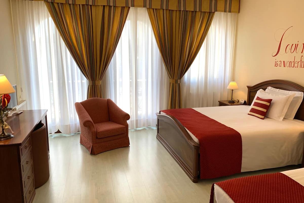 premium bedding, desk, soundproofing, free wifi