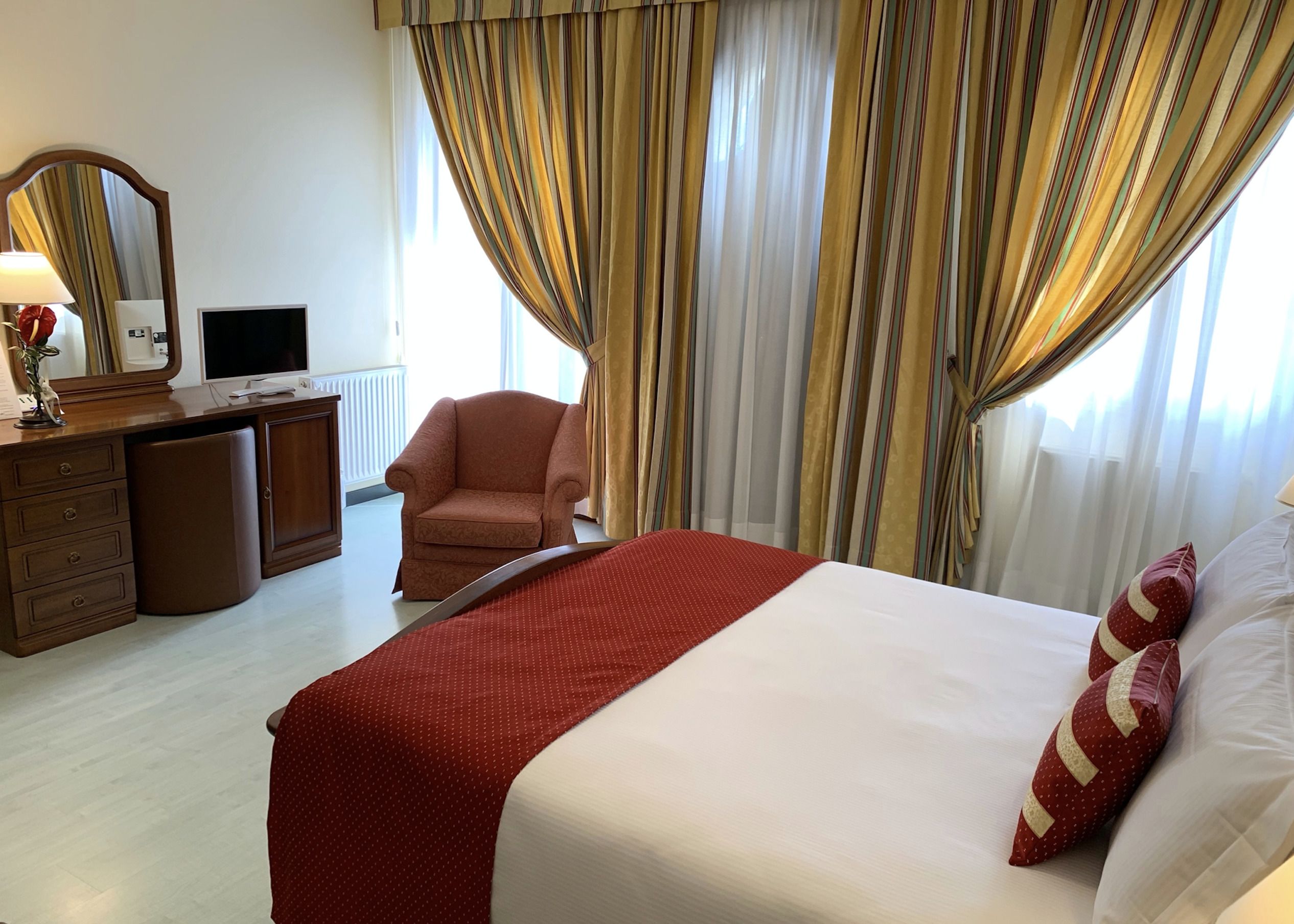 premium bedding, desk, soundproofing, free wifi