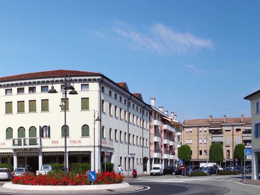 Vista frontal de la propiedad