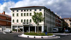 A building with a bar named "Albergo Italia" on the ground floor. - Albergo Italia (Fossalta di Piave)