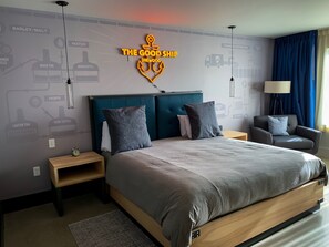 Standard King | Free minibar items, in-room safe, individually decorated - DogHouse Columbus (Canal Winchester)