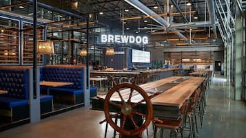 Déjeuner, dßner et brunch servis sur place