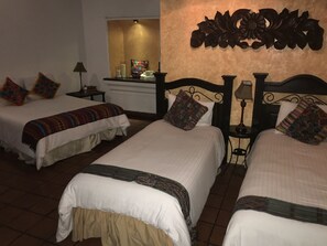 デラックス ルーム ベッド (複数台) 専用バスルーム | WiFi (無料)