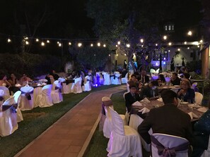 屋外バンケット スペース