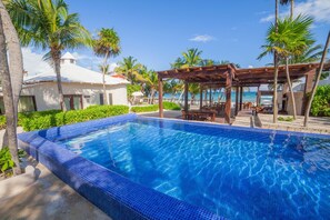 Hồ bơi ngoài trời 