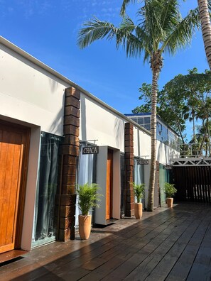 Habitación estándar | Ropa de cama de alta calidad y edredones de plumas