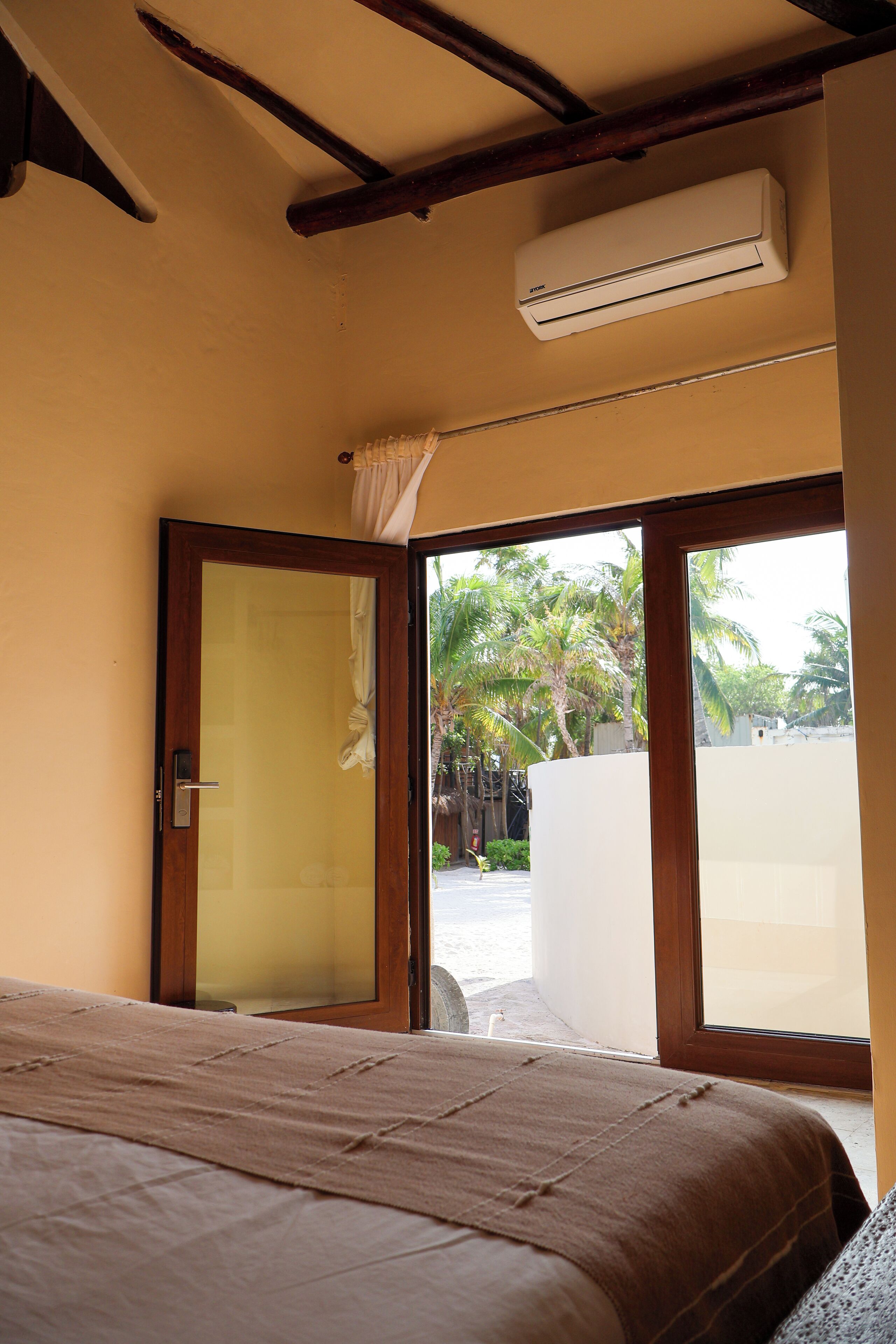 Junior Suite Garden View | Ropa de cama de alta calidad y edredones de plumas